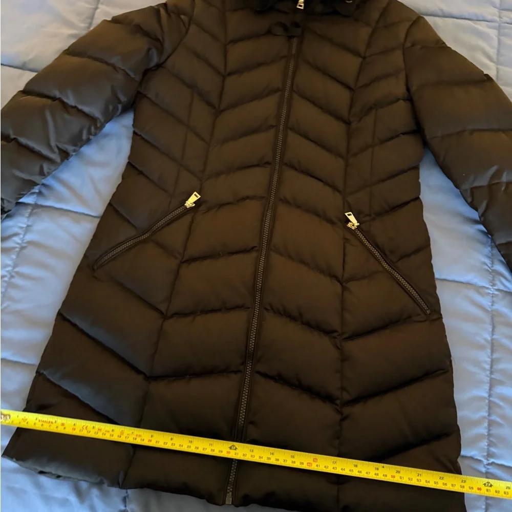 Tahari Black Down Puffer Coat with Removable Faux Fur Hood | Size M | Like New - Picture 15 of 16